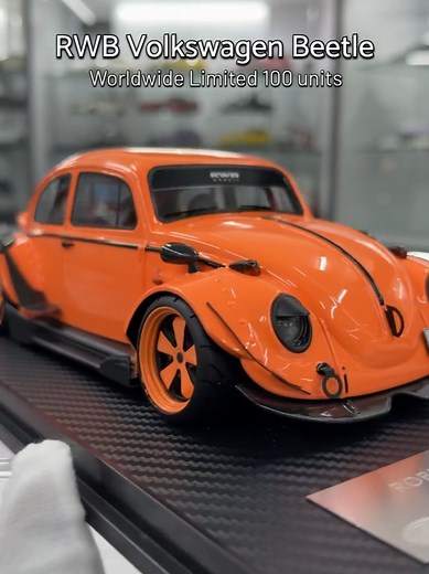 Volkswagen New Beetle Maisto 1/18 Model Showcase