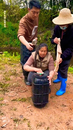 They Used Just One Piece Raw Meat.. Fish Went Crazy!! Amazing Village Fishing Tricks ! Huge Catch