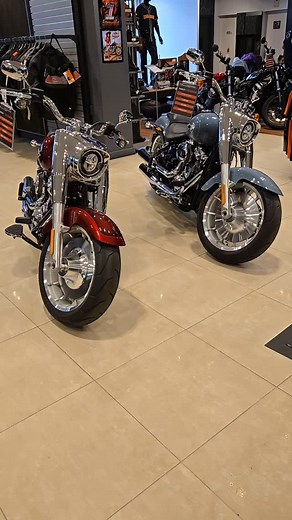 Las mejores Harley de ocasión de España están aquí!!! Mira estas 2 Fat Boy, la una del 2024, la otra la 120 aniversario.... espectaculares!!! | Espacio Harley-Davidson Bcn