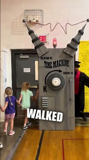 This Teacher Built A Time Machine For Her Kindergarten Class❤️