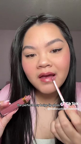 @chanel.beauty Rouge Coco Gloss in ‘722 Noce Moscata’ is the perfect rosy beige lip gloss 😍💗 #chanel #chanelmakeup #lipcombo #lipgloss #lipcombotutorial #bestlipgloss