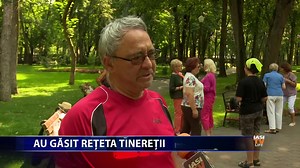 577K views · 22K reactions | Un grup de seniori din Iasi a descoperit un mod inedit de a-si trata problemele medicale: exercitii aerobice in ritm de dans. In fiecare saptamana, in zilele de luni si miercuri, Parcul Expozitiei devine locul de intalnire al acestor oameni plini de energie si pasiune pentru miscare. Chiar daca au de la 55 de ani si pana la 90, ei demonstreaza ca nu varsta este cea care conteaza, iar cand se inatlnesc recita poezii, canta si socializeaza. | Iasi TV Life | Facebook