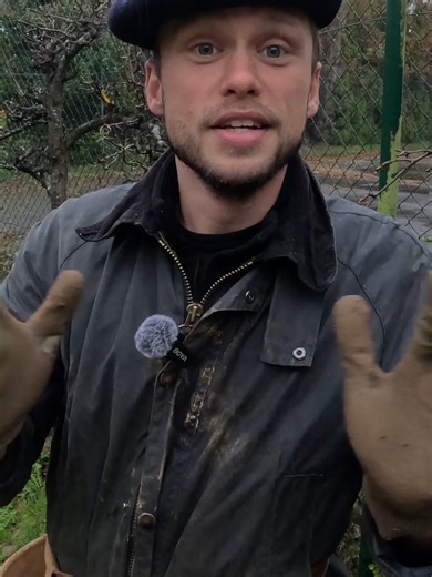 QuickTaupe - Piège à taupe putange et méthode traditionnel pour piéger les taupes 🔨 Apprenez à piéger les taupes efficacement grâce à notre guide complet et gratuit ! Dans cette vidéo, je vous présente l'onglet GUIDE disponible sur notre site QuickTaupe : une ressource complète pour maîtriser le piégeage des taupes avec le piège Putange traditionnel, fabriqué artisanalement en France selon un savoir-faire familial de plus de 300 ans. Que vous soyez débutant ou que vous ayez déjà essayé sans suc