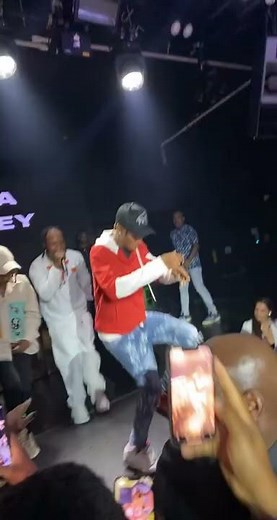 Lil Smart goes hard on stage with Legwork 🇦🇪