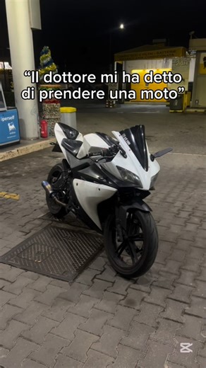 yzf.vale on Instagram: "Bisogna sempre ascoltare il dottore🙌🏻😂 . . . . . #motorcycle #yamaha #r125 #italy #foryou"