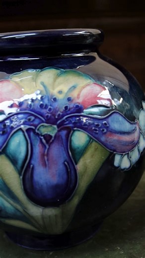 ✨ Discover a superb selection of Moorcroft pottery ✨ A beautifully curated collection will be offered in Day 2 of our January Four-Day Antiques & Collectors Auction, taking place tomorrow from 10am, Friday 16th January. Showcasing an exceptional range of designs from across different eras, these pieces are truly not to be missed. 👉 Browse, bid and buy online: 🔗 https://hansonslive.hansonsauctioneers.co.uk/auctions/catalog/id/764 #Moorcroft #MoorcroftPottery #AntiquesAuction #Collectors #Cerami