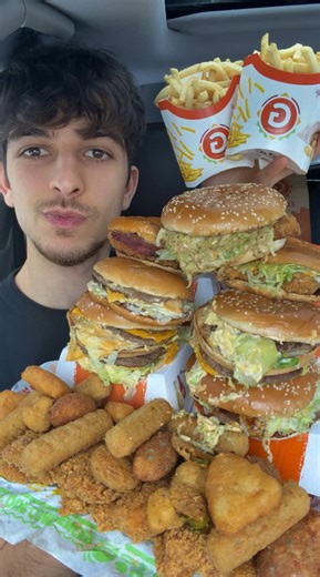 Famous French fast food 🇫🇷 @Restaurant G.la.dalle.qc #foodreview #asmr #mukbang #mcdonalds #burgerking France dégustation Matos Montréal halal crispy kfc