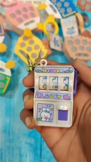 This Mini Slot Machine Keychain Is WAY Too Satisfying 🎰✨