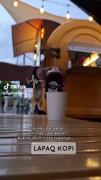 Try cold brew POB's kopi 😋 #paparazzioffroadburger #streetburger #fyp #coffee #coffeetiktok #coffeelover
