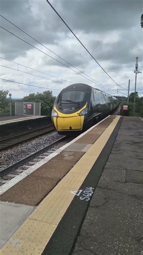 Avanti West Coast Flying Through Carluke at Speed 🚄#Carluke