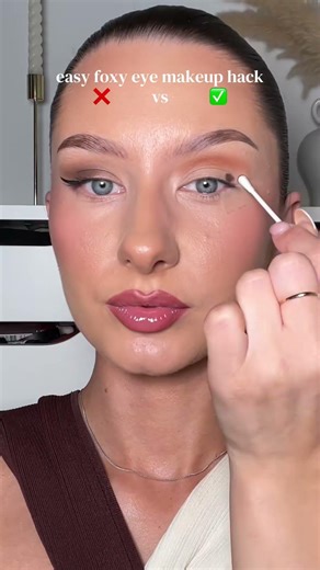 the difference🤯 easy foxy eye makeup hack for beginners🦊 #shorts #short #Alexandra