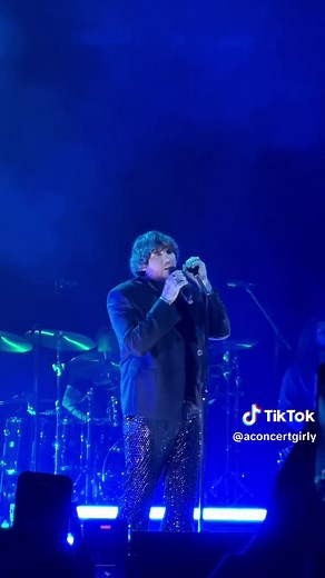 James Arthur Live Performance of Train Wreck in Frankfurt