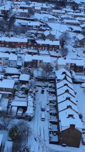 SNOW WARNING The Met Office has issued a warning for snow in Yorkshire Check out this amazing video from Glynn Beck in Denholme the last time it snowed in the region | Yorkshire Post