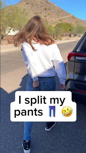 I split my pants while filming in public! 👖🤣 #clothingmalfunction #purecomedy #barebottom