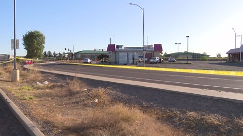 Car crashes into building after shooting in Peoria