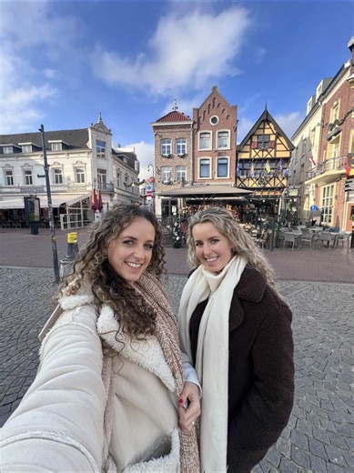 Wij gaan Sittard ontdekken in Zuid-Limburg ✨ Van hotspots tot sfeer en lekker eten 🫶 🎥 De volledige vlog staat nu online op YouTube @Visit Zuid-Limburg 👉 Link in bio! #sittard #zuidlimburg #citytripnl #nederlandontdekken #travellingsisters