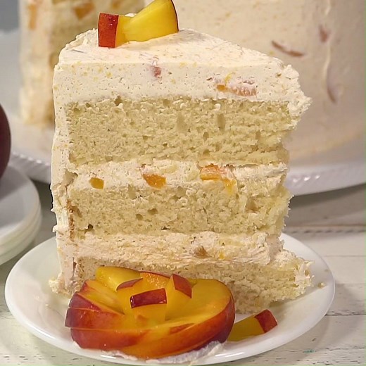 This Vanilla Peach Layer Cake is the perfect elegant dessert for summer. A tender, moist vanilla cake is layered with a sweet peaches and cream frosting, with chunks of fresh peaches. PRINTABLE RECIPE: http://www.yellowblissroad.com/vanilla-peach-layer-cake/ | Yellow Bliss Road