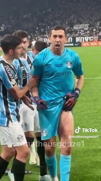 Marcas do Craque de Yuri Alberto na Perna do Goleiro do Grêmio