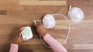 Motif Medical Roam Hands-Free Breast Pump for Breastfeeding - Portable Breast Pump w/Two Pump Modes, Digital Screen & 5 Flange Sizes - Rechargeable Breastfeeding Essentials Set