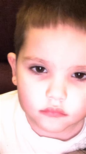 Вика / мама 🖤 on Instagram: "мамин 💋😘 @badmamahka . . . . . . . . . . #молодаямама #мама #мамавдекрете #беременнав16 #мамасына #сын #мамскийблог #ранняябеременность #мамскиебудни #мамаблог #мамаблогер #семья #рек #рекомендации #молодаясемья #мамаисын #декрет #декретныебудни #красивыйребенок #красивыеглаза #красивыйсын #сыночек #красивыймальчик #мальчик #сыночек #reels #блогер #будниблогера #счастливыйребёнок"