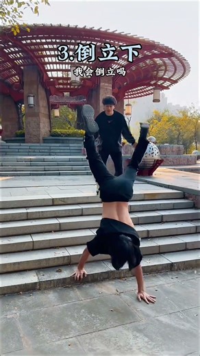 So how do you go down these stairs? 🤯🤯❓ #ParkourPet #Parkour #ExtremeSports #ThisMoveIWondered #F...