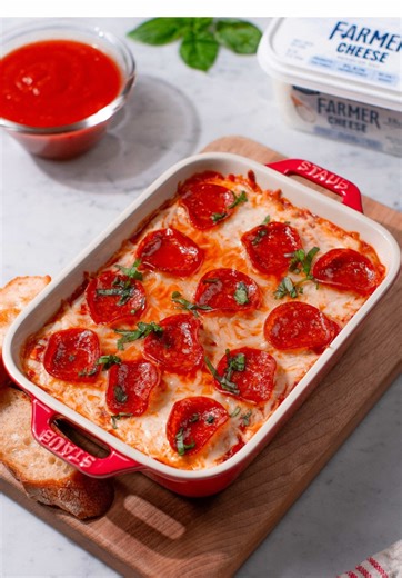 Open up and say ‘za! 🍕 Today, we’re grabbing Lifeway Farmer Cheese and whipping up our fuss-free Farmer Cheese Pizza Dip. This savory delight bakes into a bubbling, ruby red and golden masterpiece, layered with silky cheese and a robust, herb-laced sauce. The pepperoni turns slightly crisp at the edges, adding a savory snap that melts into every creamy, dreamy bite. It’s bold, aromatic, and irresistibly cheesy, with a smooth texture that clings perfectly to crackers and warm baguette slices. Id