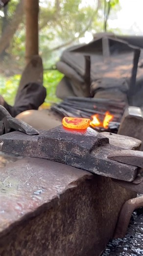 Part√599-ASMR Blacksmithing Forging a Nail. #blacksmithing #metalwork #shorts