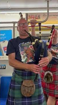 Scottish bagpiper takes over Toronto subway