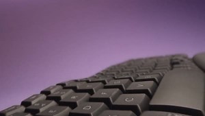 Descubre el teclado inalámbrico WAVE KEYS: su diseño ergonómico, intuitivo e inalámbrico está hecho para mejorar tu experiencia. Vive la sensación única de escribir en un teclado con forma de onda y con una batería que dura hasta 36 meses. Con Logi Options puedes personalizar tus accesos directos para aplicaciones específicas, y así agilizar tu trabajo. Cuenta con la certificación de United States Ergonomics. ✔️ Disponible en colores blanco y grafito. Disfruta de una experiencia de escritura más