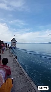 Viral, seorang kakek bikin perahu berbentuk rumah 2 lantai | Film21