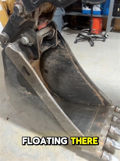 CAT Backhoe Quick Coupler Explained #heavyequipment #backhoeloader #caterpillar