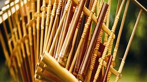 7 Alat Musik Tradisional Indonesia yang Terbuat dari Bambu, dari Angklung Hingga Saluang