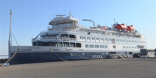 1st Great Lakes Cruise of the season visits Escanaba