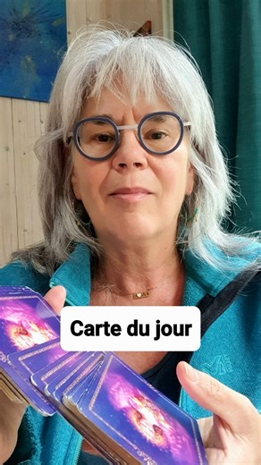 Chers Aventurières et Aventuriers de Lumière 💡 🌟 Lâchons ce qui nous retient de notre passé pour ouvrir un nouveau chapitre de notre vie ! Bonne journée 🌞 Flora De La Pampa 💃🏼 Oracle des anges 👼🏼 de Doreen Virtue. #goodvibes #goodenergy #cartedujour #messagedujour #tiragedujour #messagedesguides #messagedesanges #confianceenlavie #bonnejournee #avoirlafoi #lacherlepassé | Florence Beltrando