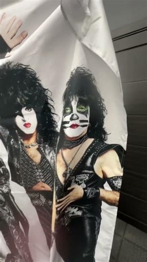 Kiss bathroom curtain - original gift for fans