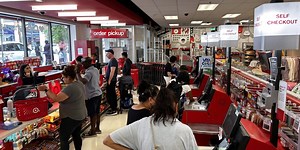 A record number of Americans aren't paying off their credit card | Fortune