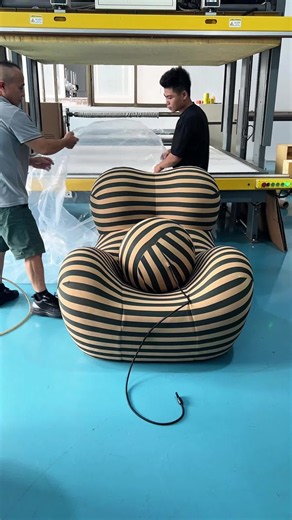 Creator Do you like the sofa with this letter design? The combination of green and white is very fashionable, compressed packaging, only the size of a suitcase#sofa #sofachair #softcover #sofaygo #sofas #furniture #furnituredesign #homesofa #livingroom #compression #couch #chair #orange #white #lazy #lazysofa