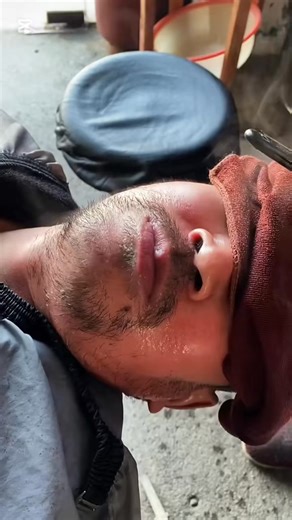 Part69 Straight Razor Shave Experience #BarberLife #StraightRazorShav... | kissing wd