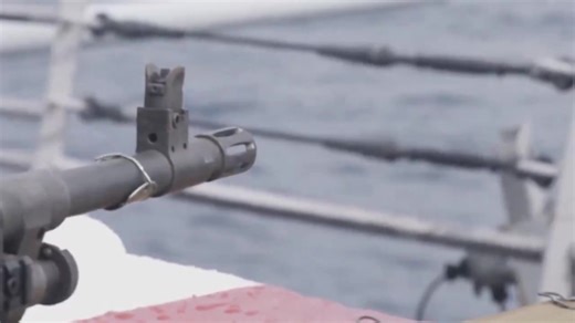 美國海軍陸戰隊在加勒比海的聖安東尼奧號(USS San Antonio, LPD-17)兩棲船塢運輸艦上進行實彈訓練，以支援南方司令部的任務以及川普總統打擊毒品和保護國土的優先事項 | 新‧二七部隊 New 27 Brigade