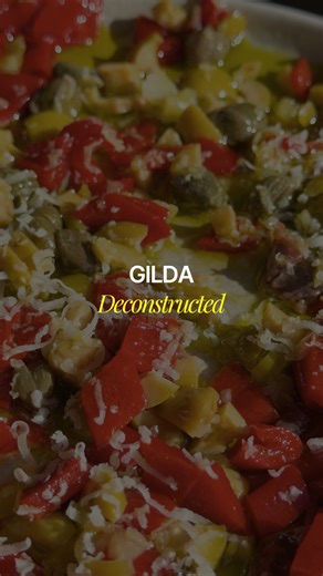 We're kicking off our 5-appetizer series with a classic that hits different. 🫒✨ The Gilda, Spain's original pintxo, but make it deconstructed. Simple ingredients. Zero shortcuts. All flavor. This is aperitivo season done right. 🥂 🛒 What you'll need: 🫒 Manzanilla olives 🌶️ Guindilla peppers 🌶️ Piquillo peppers 🐟 Cantabrian anchovies 🧂 Capers 🧀 Mahón cheese (optional) 🫙 EVOO - Novo