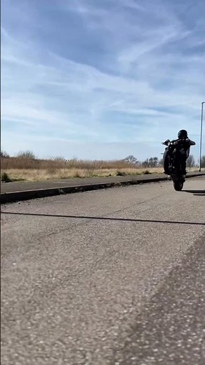 How to wheelie an mt07 #mt07 #wheelie #motorcycle