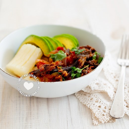 Arenque Guisado: Recipe & Video for Herrings in Tomato Sauce