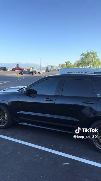 Trackhawk vs. SRT: The Ultimate Jeep Performance Comparison