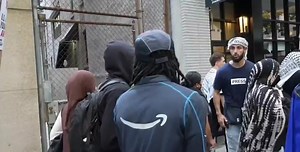 Suck my dk! Hurry up! Hurry up!" Amazon delivery worker confronts Pro-Palestine protesters as they march through #NYC on UNGA. "I don't care about none of this, I'm trying to do my job!" the man shouted as NYPD diffused the situation. | Xposedmagazinenews