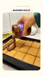 BANANKO KOLAČ – bez pečenja, s mascarpone sirom i čokoladnim bananicama! 🍌🍫 Recept je u komentaru.👇 📝 @haleza.food (Instagram) ♥️👩‍🍳 #kolači #recepti #brzirecepti #kolačibezpečenja #jednostavnirecepti #desserttime #easyrecipes | Brza Kuhinja