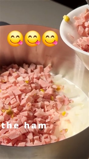 This Layered HAM SALAD Looks Like a CAKE 🤤🥗🎂 #recipe #easyrecipe #saladrecipe