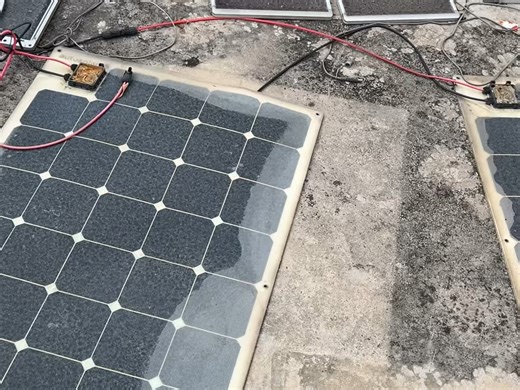 看看用了一年后的柔性sunpower太阳能板都长什么样，看完之后还敢买这种吗？劣质的产品。