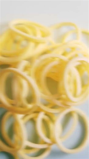 making a bumble bee bracelet! #loom#cool#BUMBLE BEEEEE