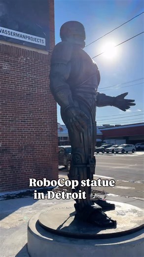 Here’s a look at the 11-foot-tall bronze sculpture of RoboCop in Detroit’s Eastern Market area after it was secured in front of 3434 Russell St., Wednesday afternoon. It was immediately welcomed by locals. More at the link in bio. (📹: David Guralnick, The Detroit News @groovnick) | Detroit News