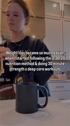 Weight loss became so much easier when I started following the 3-30-20 nutrition method & doing 30 minute strength x deep core workouts Drop “FMM” and I’ll send you my free 3-30-20 method guide and a free week of the FMM strength X deep core 30 minute workouts you can do from home to help you lose 10-15 lbs before the end of the year 🔥 Because we’ve learned it’s not “eat less & move more” to lose weight, especially once you become a mom (I mean, unless you want to drive your hormones into the g